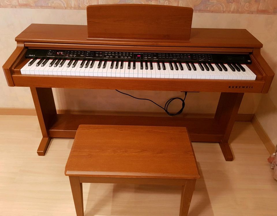 Elektro-Piano Kurzweil Mark 8 CLS mit Sitzhocker in Linsengericht