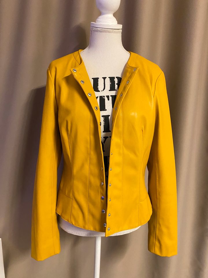 ZARA Jacke Damenjacke Gr.L NEU in Siegen