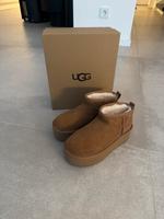UGG Plateau Boots neu Größe 39 Berlin - Zehlendorf Vorschau