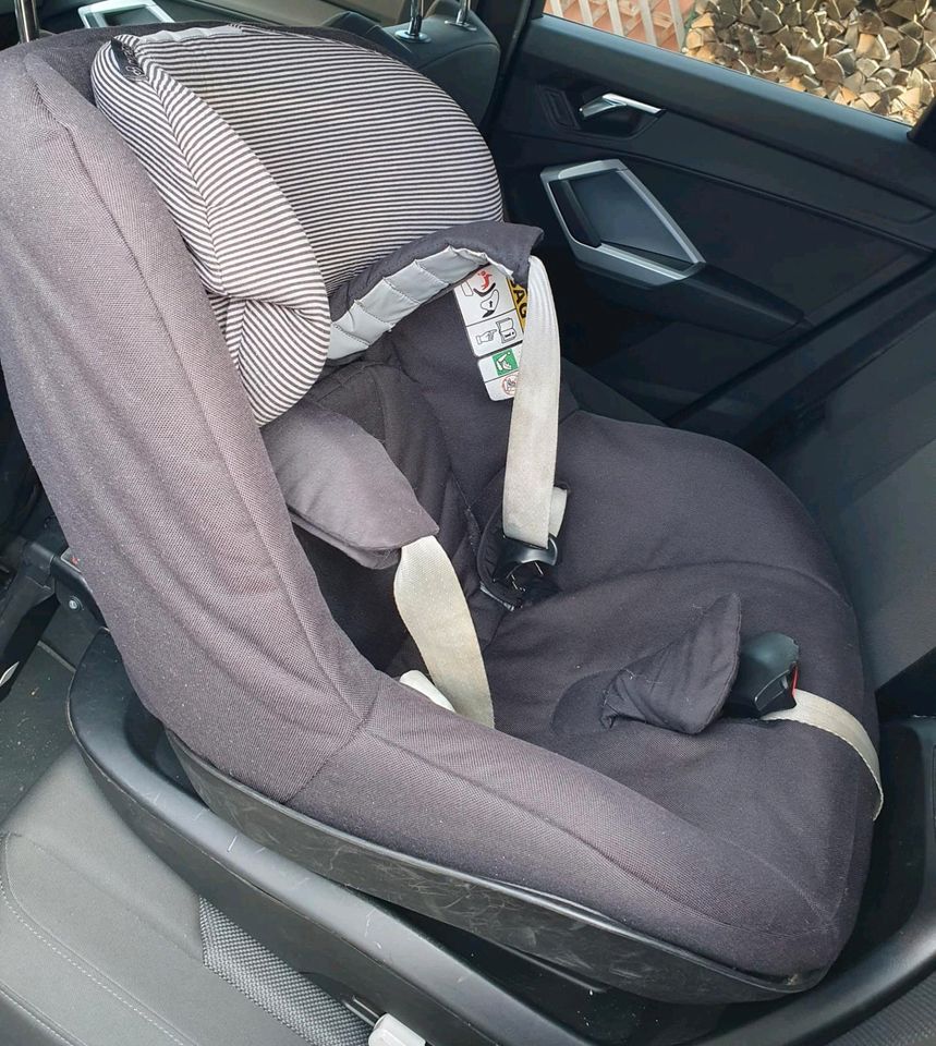 Maxi Cosi 2way Pearl inkl. Isofix Way Fix Station in Kamenz