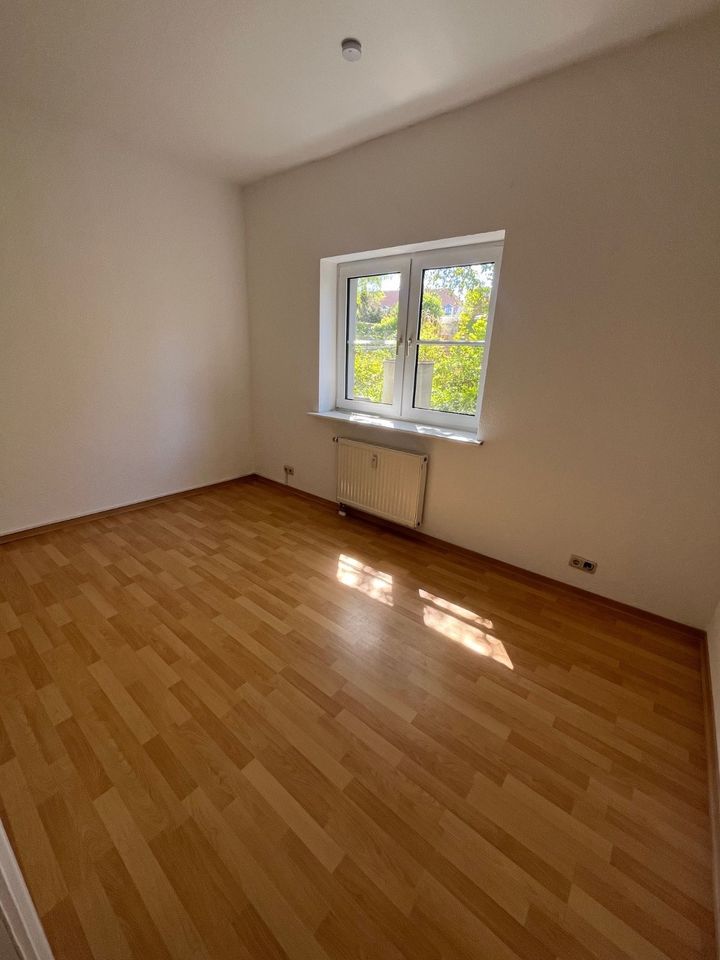 helle und freundliche 2 Raum Erdgeschoß Wohnung in sehr gepflegtem Mehrfamilienhaus zu vermieten in Freiberg