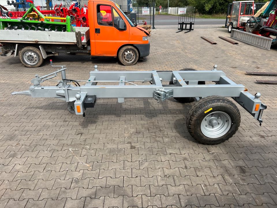 Fahrgestell 3000kg 3ton Fahrwerk Kipper Dreiseitenkipper NEU in Osterweddingen