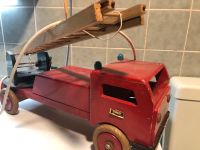 BRIO Feuerwehrauto/ Leiterwagen/ Holz/ Vintage Friedrichshain-Kreuzberg - Kreuzberg Vorschau