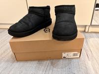 UGG mini schwarz Gr. 39 Niedersachsen - Laatzen Vorschau