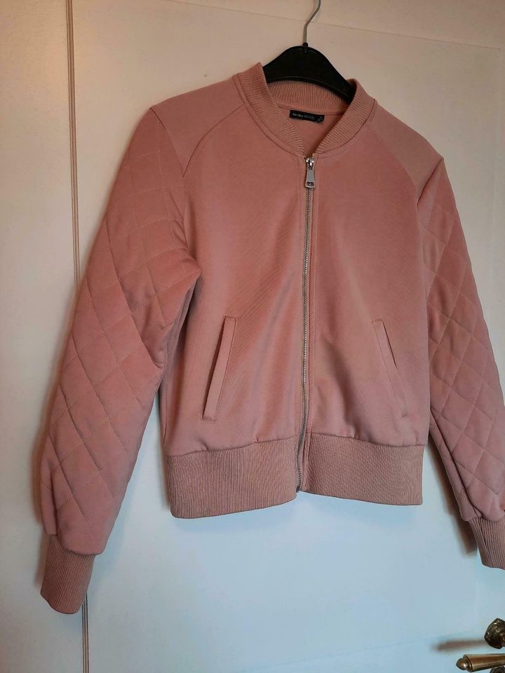 Bershka Jacke Bomberjacke Gr. S/36, rose in Nienburg (Weser)