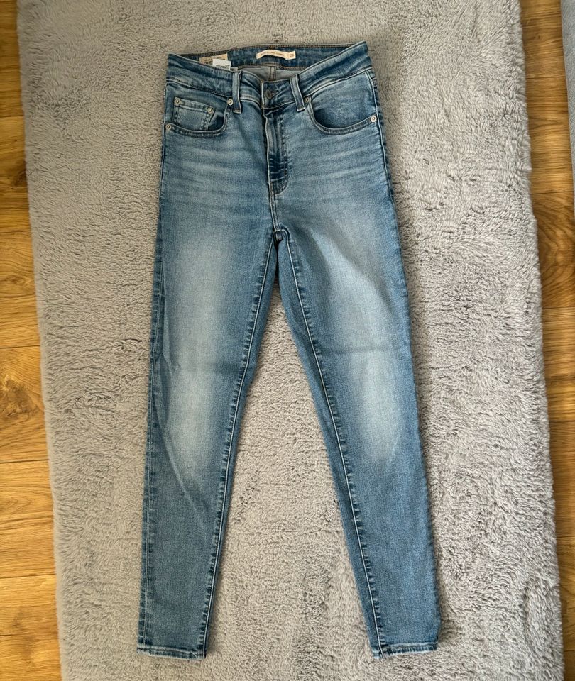 Levi’s 721 High Rise Skinny Jeans in Bitburg