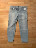 Jeans mit Jacquard-Struktur in hellem Blau mit Wasch-Effekten Hessen - Erbach Vorschau