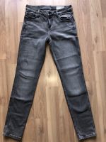 graue Jeans Slim Esprit, 28/30, ungetragen Nordrhein-Westfalen - Viersen Vorschau