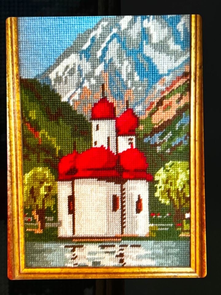 Gobelin Stickbild 38x28 cm, Holzrahmen Königsee mit St. Batholomä in Radeberg