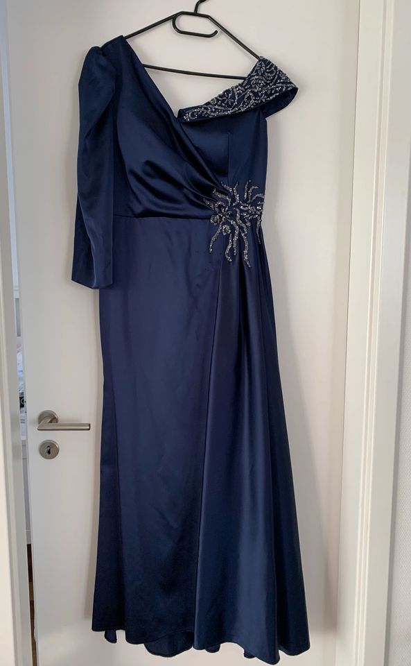 Hochwertiges Abendkleid mit Pailletten in königsblau in Frankfurt am Main