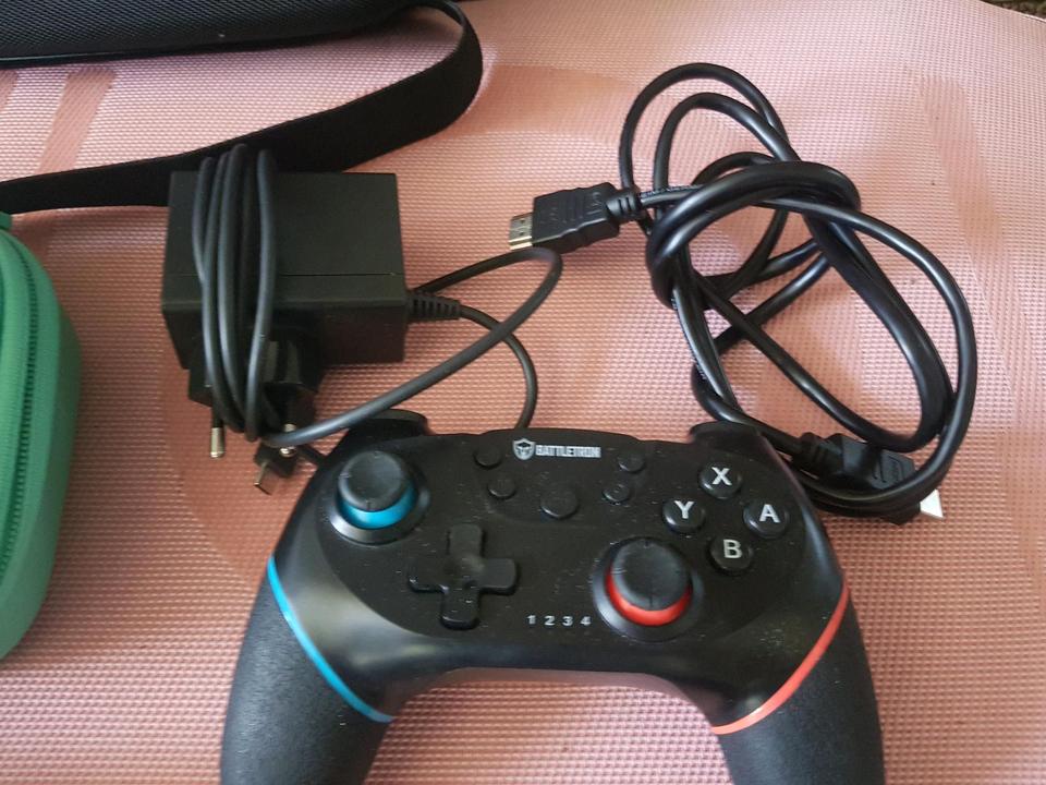 Nintendo Switch 32GB Spielkonsole - Neon-Rot/Neon-Blau + 2 spi in Gütersloh