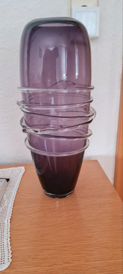 Designervase groß schwer Glas lila in Reutlingen