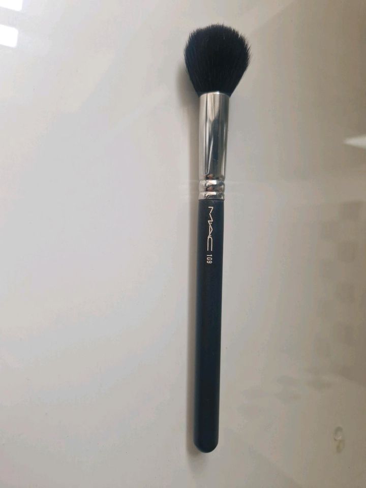 Mac Small Contour Brush 109 / Pinsel in Berlin