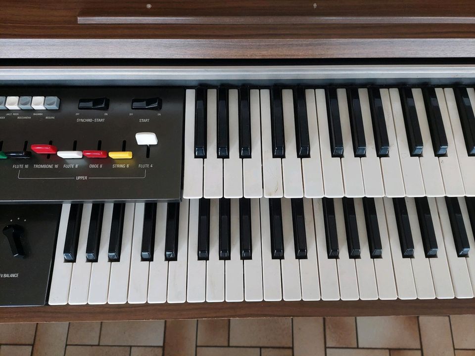 Yamaha Electone Model B-5BR elektronische Orgel in Waldsassen