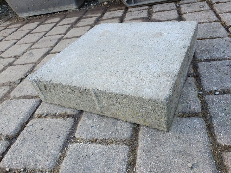 40 Bodenplatten Beton in Rosenheim