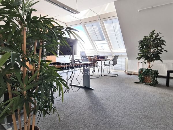 Ganz oben Büro mit POTENTIAL in Nürnberg (Mittelfr)