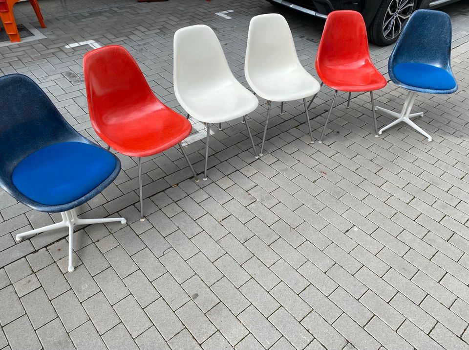 Herman Miller Eames Sidechair laFonda Fiberglas Blau Vitra in Bruchsal