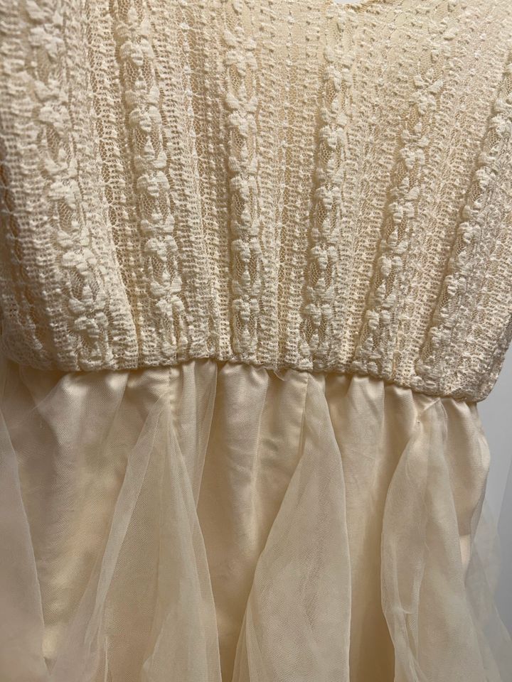 Kleid Creme Gr 160 ca 164 in Tauberbischofsheim