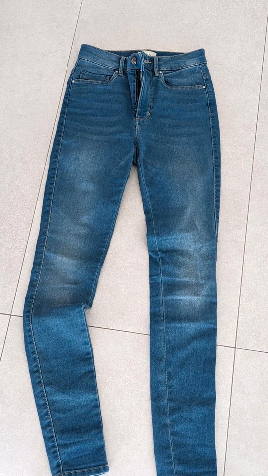 Only Jeans XS/30 - sehr schmal in Übach-Palenberg