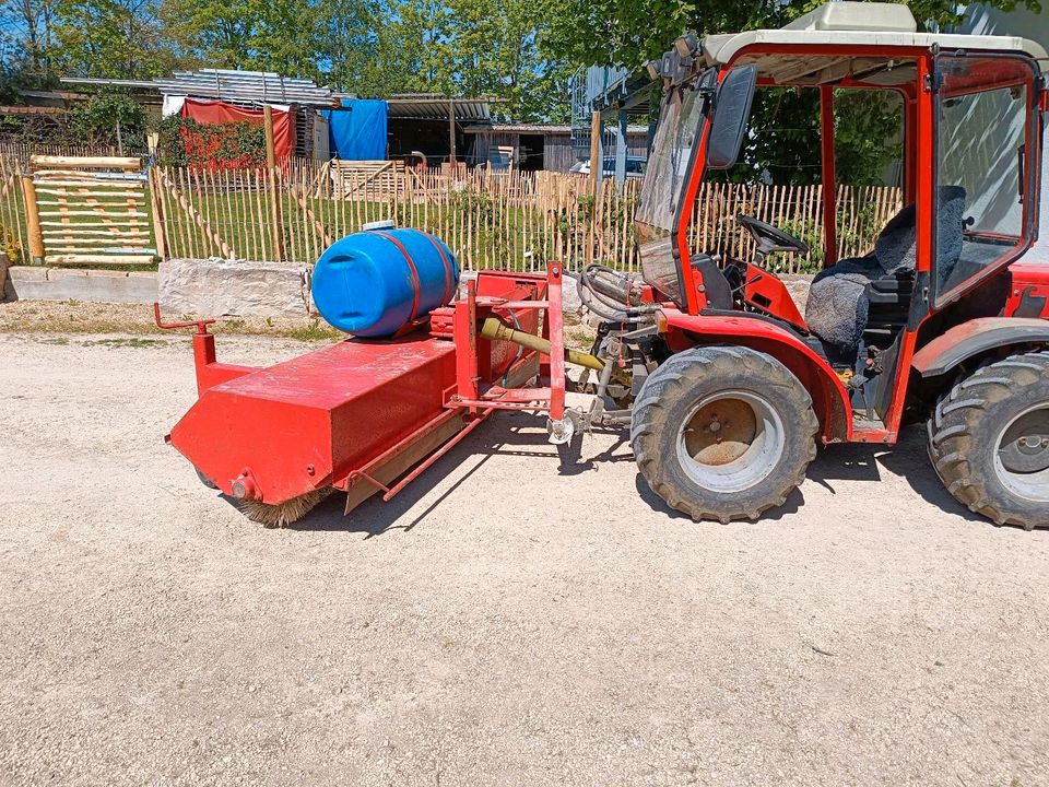 Kehrmaschine Traktor 2,20 breit in Forheim