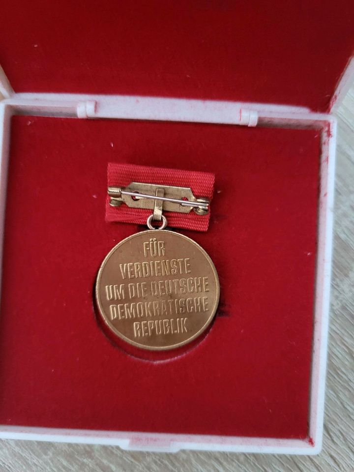 Orden, DDR,  Neu, 40. Jahrestag, Auszeichnung, Medaille in Magdeburg