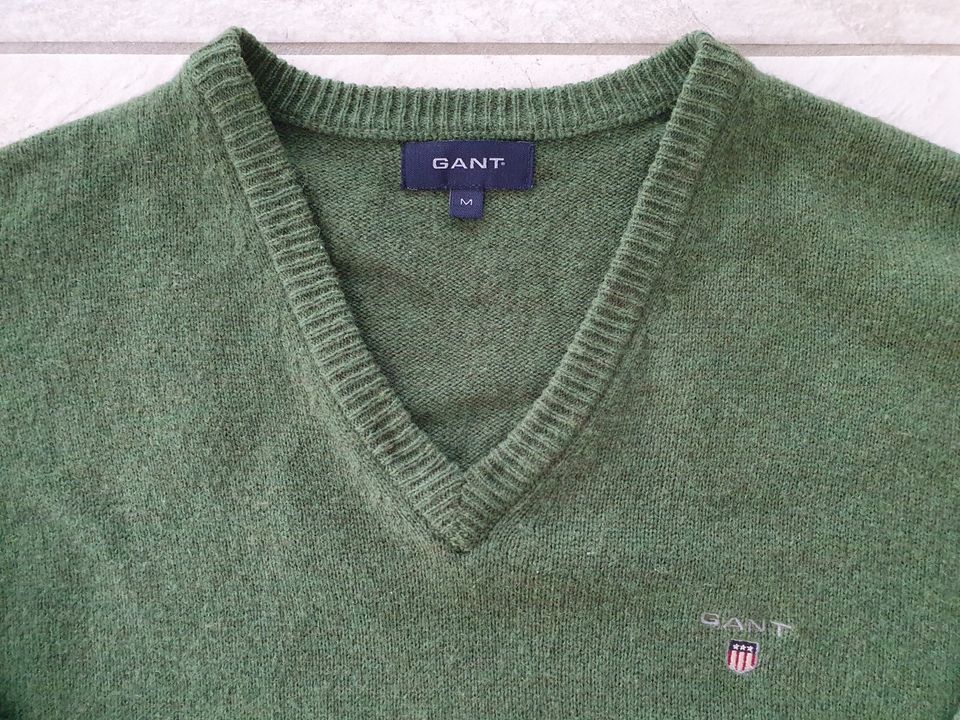 GANT Herrenpullover grün V-Ausschnitt Gr. M Pullover in Rottweil