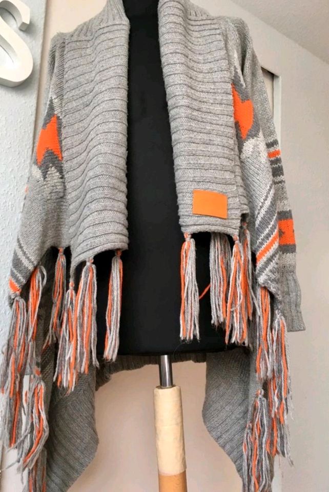 Superdry Cape/ Strickjacke Norweger Muster XS/S in Düsseldorf