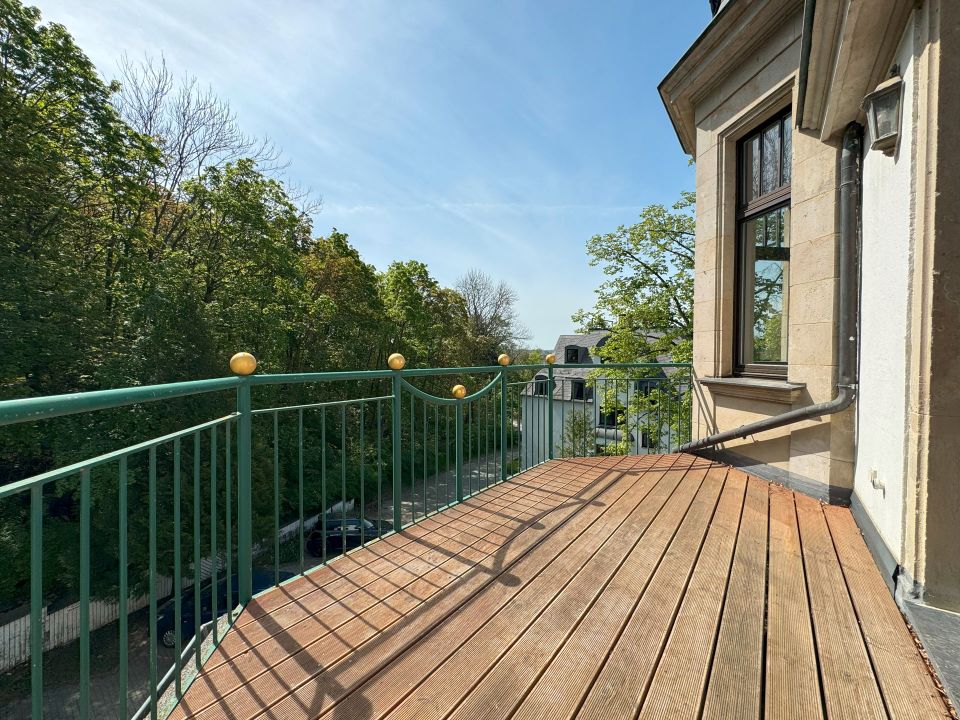 Exklusive Wohnkultur: Stilvolle Idylle in Historischer Villa mit 2 Balkonen in Plauen