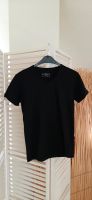 hochwertiges BACI & ABBRACCI Shirt Gr. 5/l black NUR € 10,00 Niedersachsen - Uelzen Vorschau