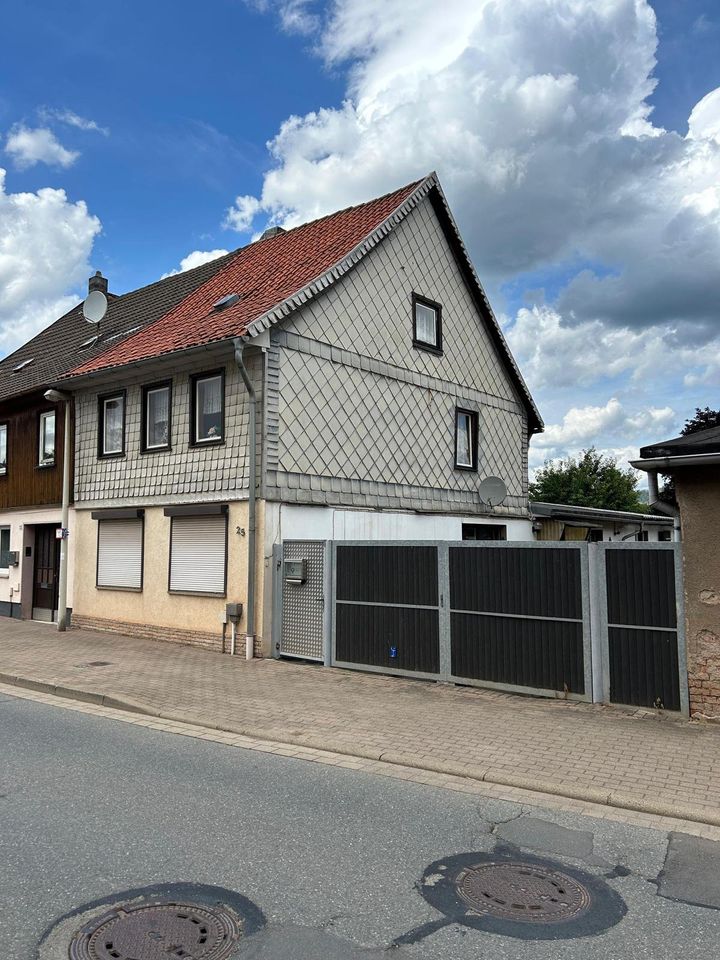 Einfamilienhaus mit Garage und Nebengebäuden in Ellrich