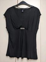 Viskose Shirt mit tiefem V-Ausschnitt und Strass Brosche Gr.M neu Berlin - Steglitz Vorschau