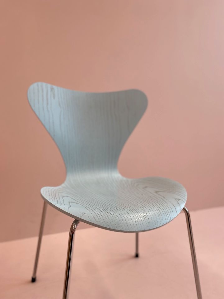 Fritz Hansen Serie 7 Iceblue Edition / Arne Jacobsen in München