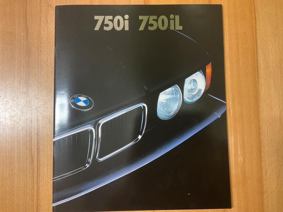 BMW Prospekt 750i / iL E23 von 1987 aus Sammlung Top Zustand in Nandlstadt
