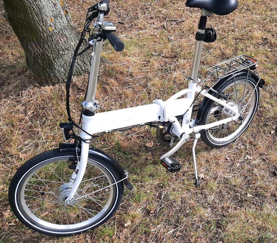 E-Bike Elekro Klapp-/Faltfahrrad, "20 Zoll", 6-Gang in weiß in Cottbus