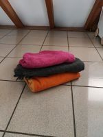 2 Handtücher und Decke für Tiere zu verschenken Köln - Niehl Vorschau
