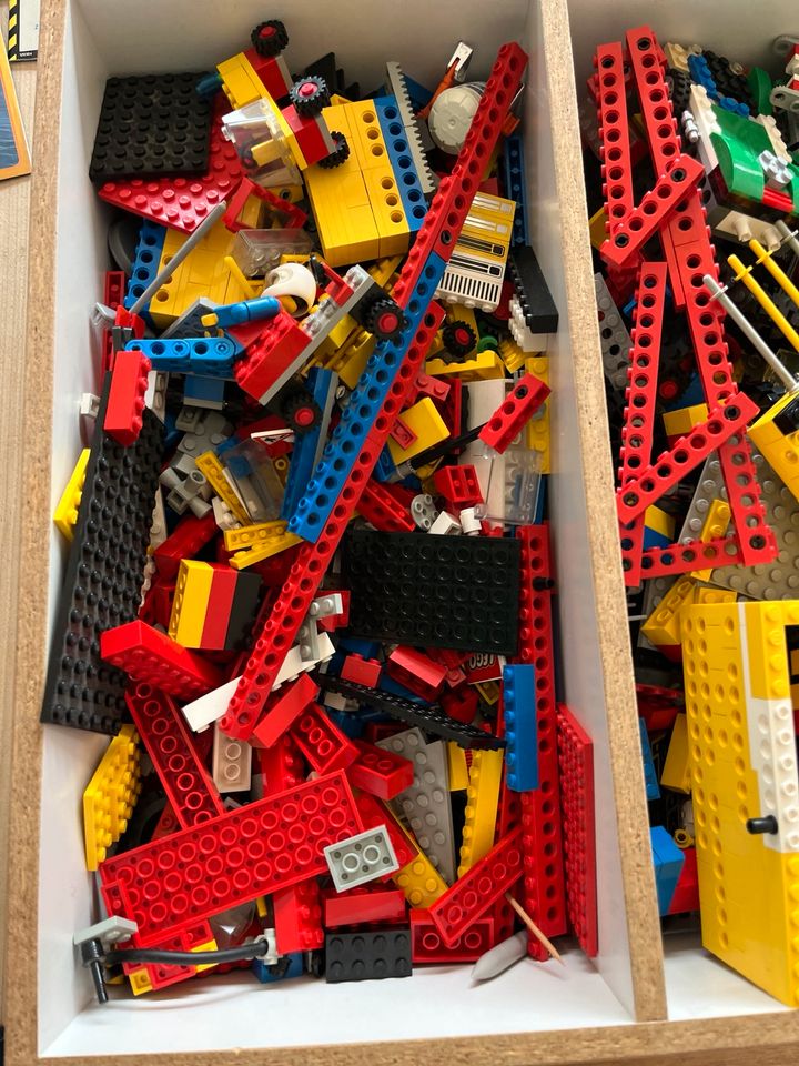 Lego mit vielen Steinen und Lego-Technik in Stephanskirchen