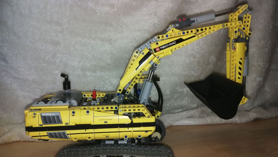 Lego Technic 8043 Motorisierter Raupenbagger in Lauter