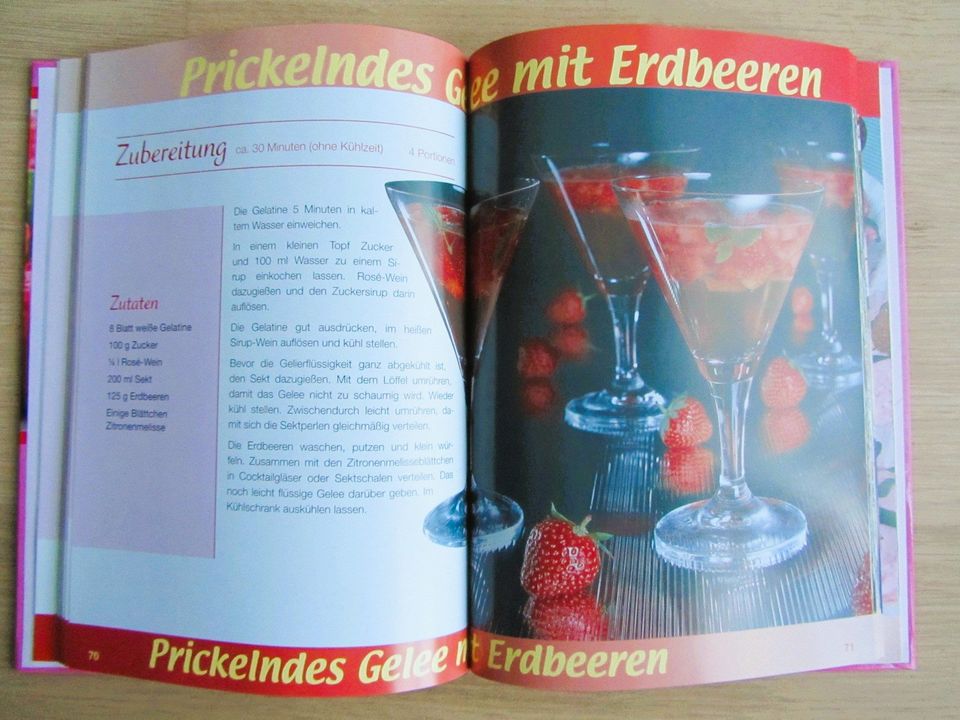 Buch „Erdbeerzeit“, Klassiker u. brandneue Rezeptideen in Nürtingen