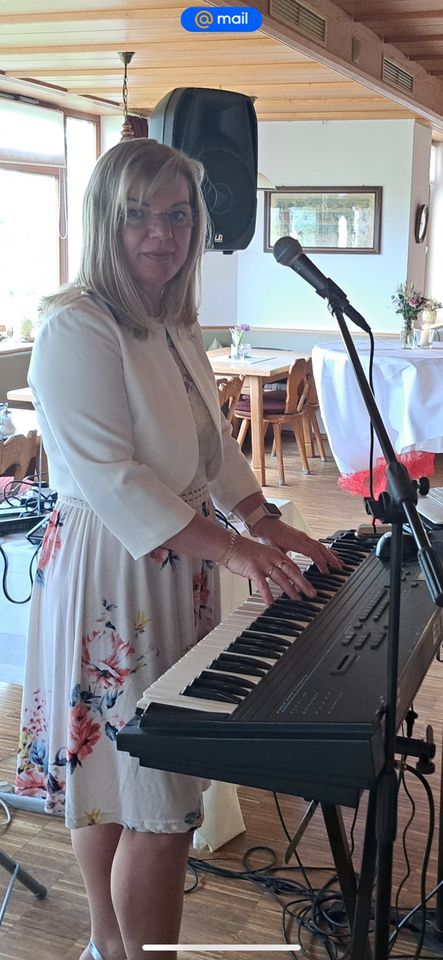 Sängerin Klavierspielerin Hochzeitssängerin Geburtstag Event in Reutlingen