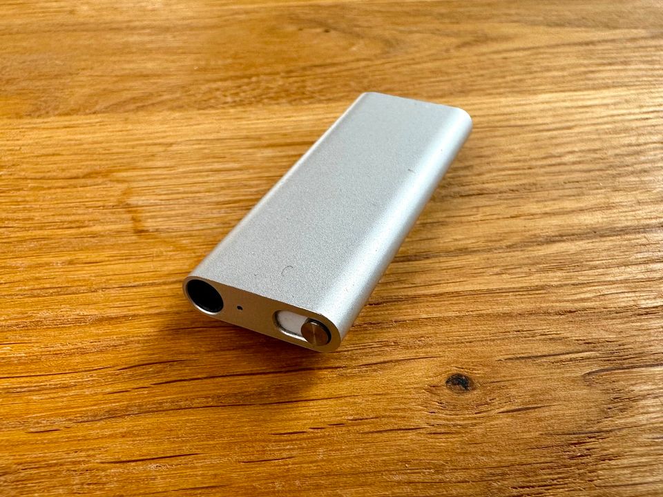 Apple iPod Shuffle 3. Generation Silber inkl. Zubehör in Aschaffenburg
