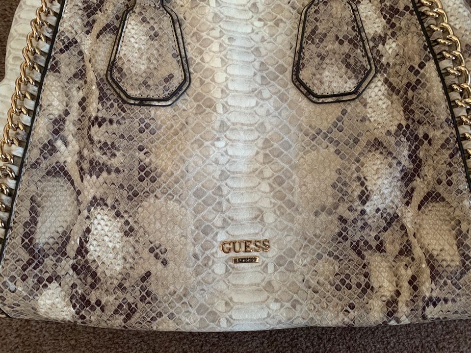 Guess Handtasche Beige/braun Original / Neuwertig in Markgröningen