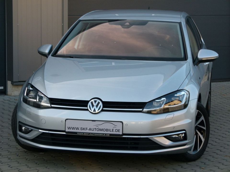 Volkswagen Golf 7 1,6 TDI  Join DSG Navi LED ACC 1-Hand AHK in Aßlar