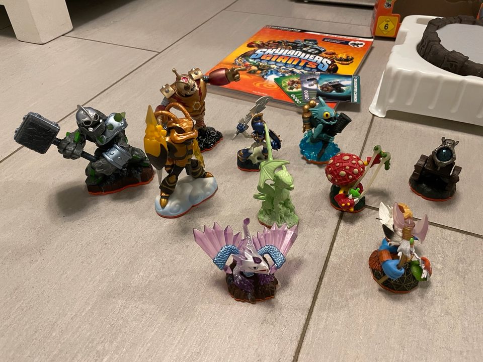 Skylander Starterset inkl. Album/Karten plus 10 Spielfigure in Bonn