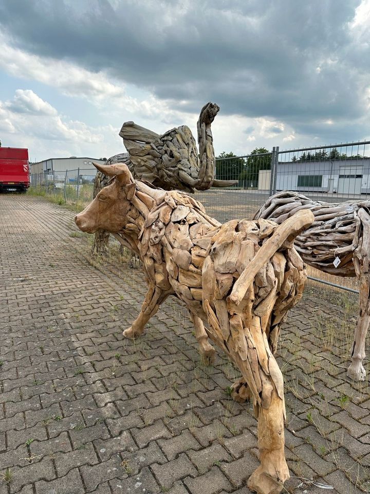 Stier Teak Holz Skulptur , Garten Deko - Villa - Haus - El Toro in Rinteln