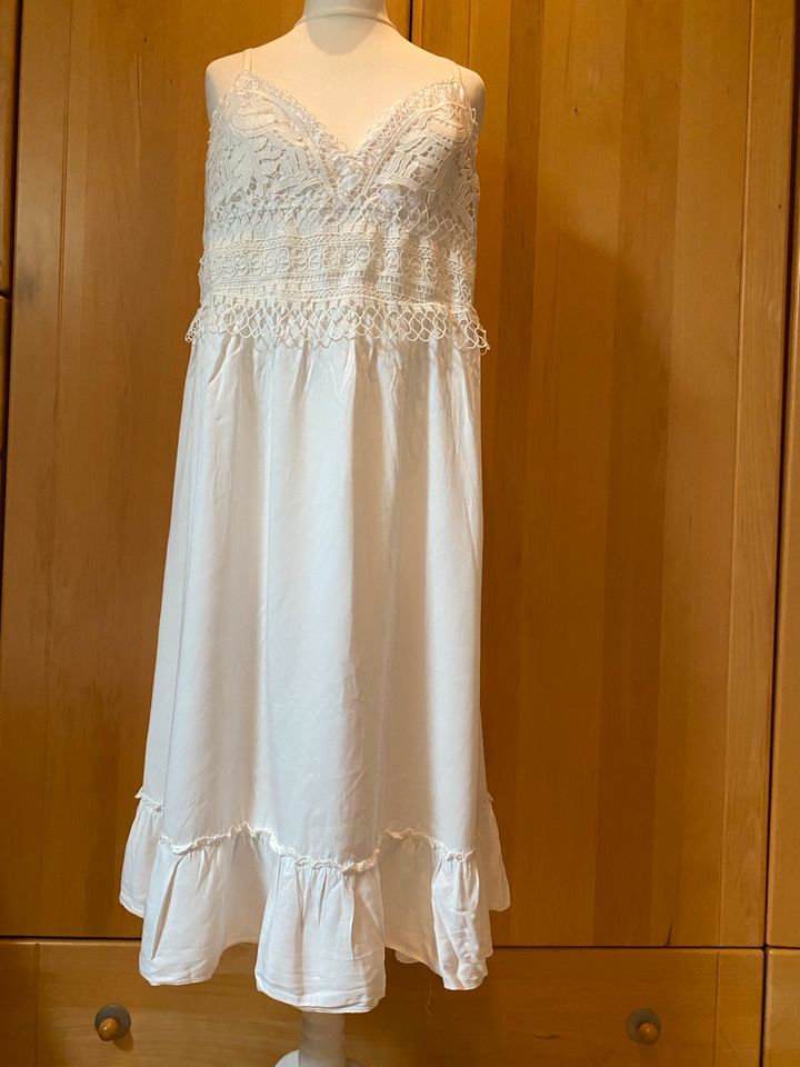 Sehr schönes Sommerkleid weiß Gr. 44 in Wattendorf