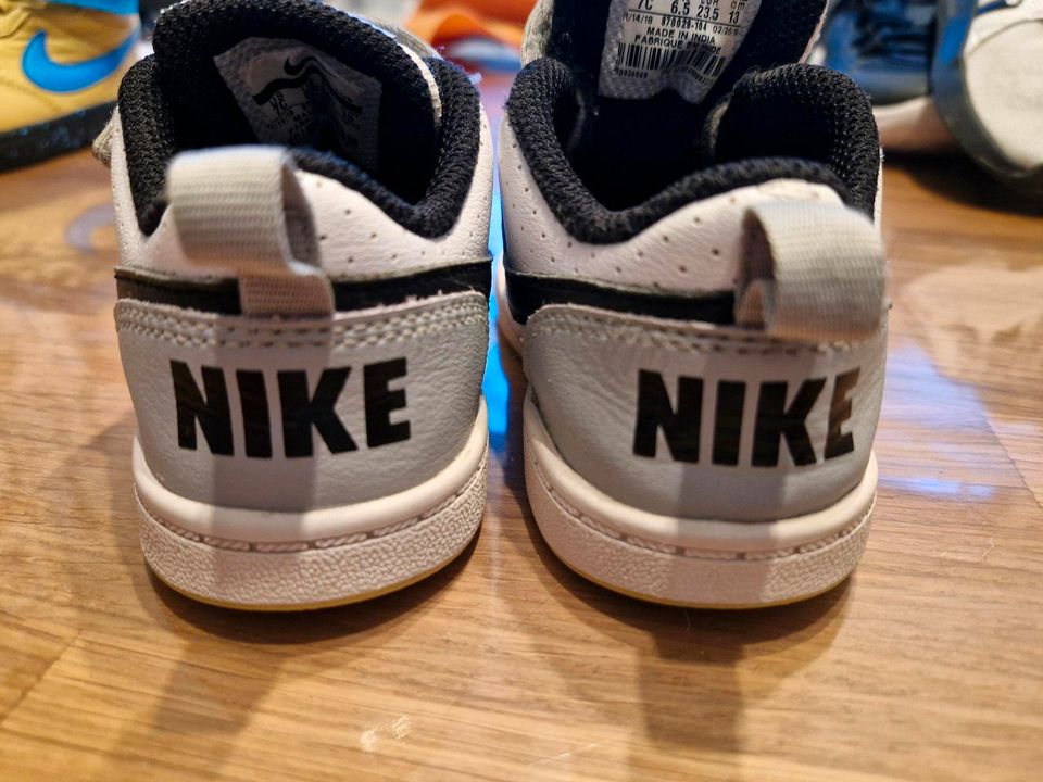 Nike Schuhe (23,5) in Schwedt (Oder)