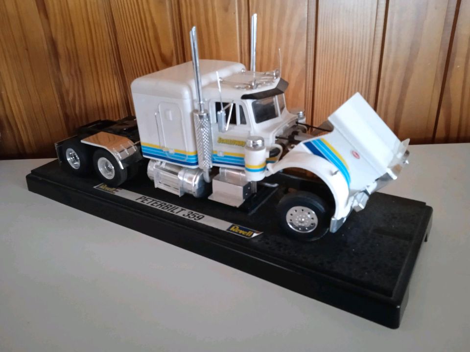 MODELLAUTO PETERBILT 359 1:18 in Oberhausen