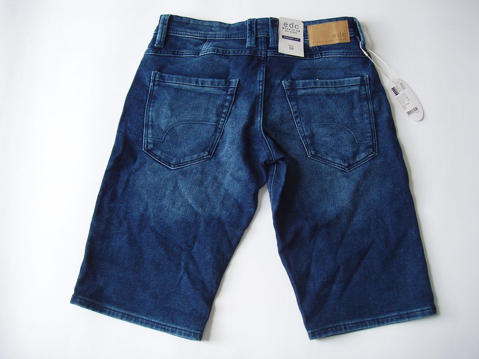 Neu: Jeans-Shorts von Esprit in Gr. 30 - Stretch in Düsseldorf