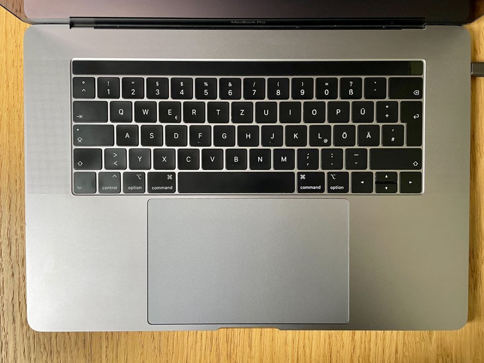 MacBook Pro (15", 2018) Neupreis 3.800€ - Prozessor, Grafikkarten in Au