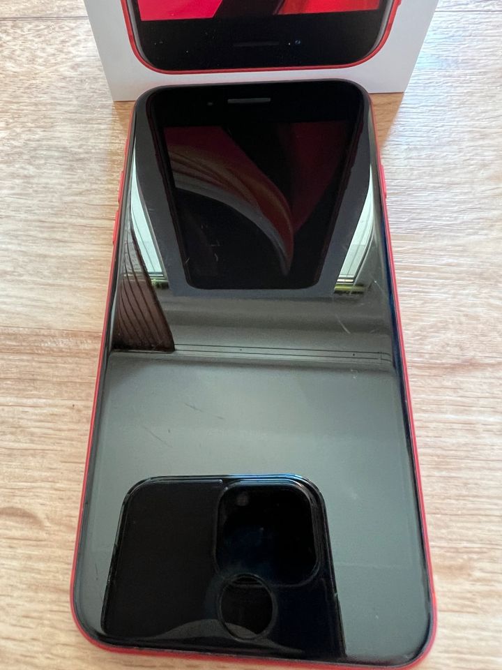 iPhone SE von 2020 rot 64 GB in Berlin